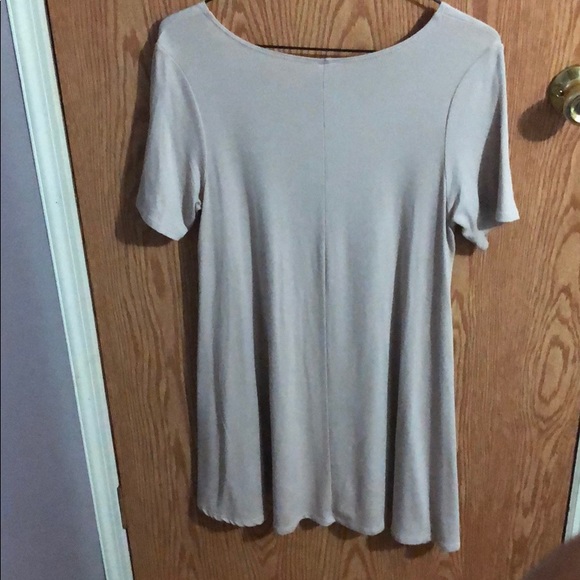 Size M cream colored shirt - Picture 4 of 4